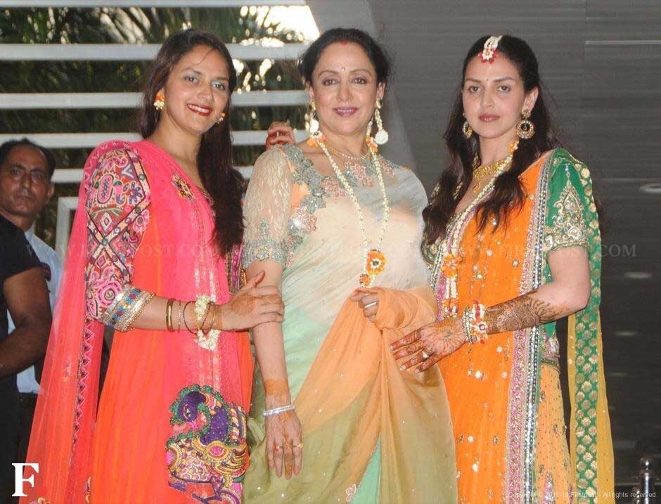 Images: Esha Deol's mehndi ceremony - Photos News , Firstpost