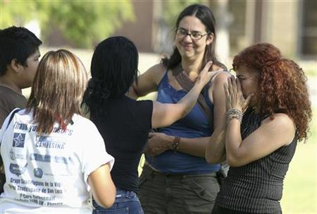 U.S. high court splits its verdict on Arizona immigration law U.S. high court splits its verdict on Arizona immigration law