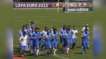 Greece players told to drop crisis talk 