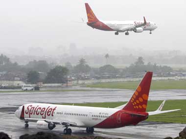 IndiGo, SpiceJet's market share up; AI, Kingfisher lose ground IndiGo, SpiceJet's market share up; AI, Kingfisher lose ground