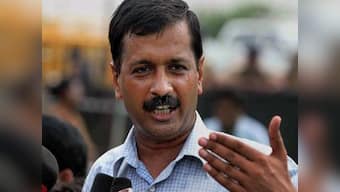 Kejriwal hits out at Modi, says it's 'free for all' in Guj