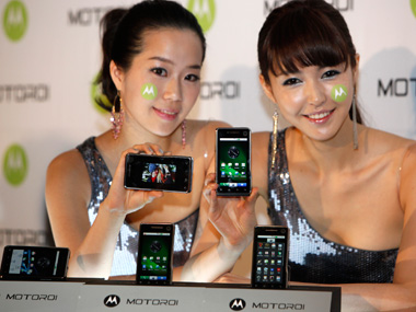 Motorola launches two smartphones Motorola launches two smartphones