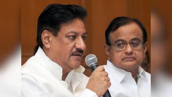 Prithviraj Chavan visits families of Mantralaya fire victims