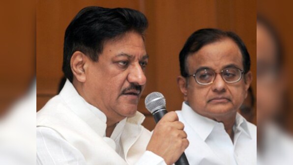 Prithviraj Chavan visits families of Mantralaya fire victims