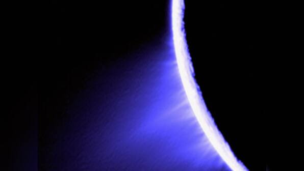 Surprise! Lake, ponds detected on Saturn's largest moon