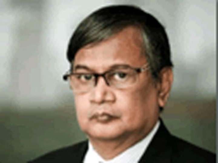 Sekhar Basu takes charge as Barc director