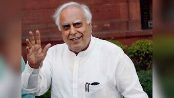Sibal unmoved on JEE, tells IIT to suggest better solutions