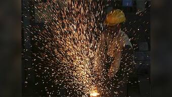Govt, steel makers review increasing price 