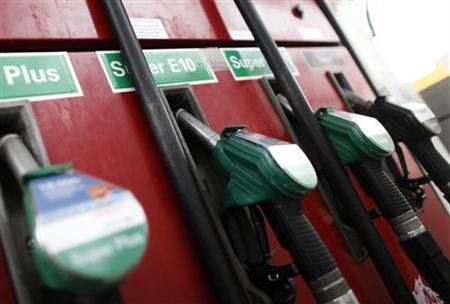 Microsoft to cut 3,000 jobs in sales staff outside the US as part of a major reorganisation project Microsoft to cut 3,000 jobs in sales staff outside the US as part of a major reorganisation project