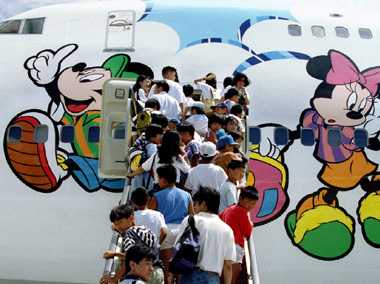 Jet set go: Fly Disney style with Mickey and Minnie Jet set go: Fly Disney style with Mickey and Minnie