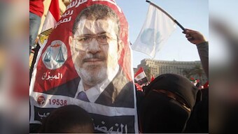 Egypt court freezes President Mursi's Parliament decree 