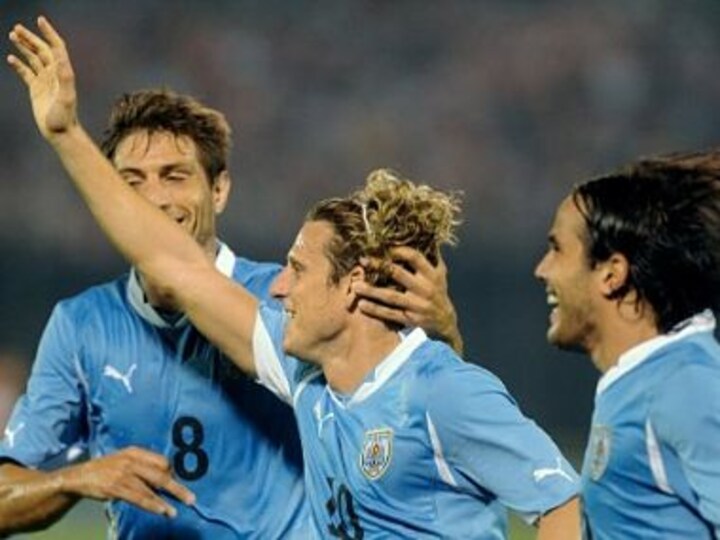 Uruguay star Diego Forlan signs for Brazil's Internacional