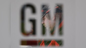 GM sacks global marketing chief over Man United deal