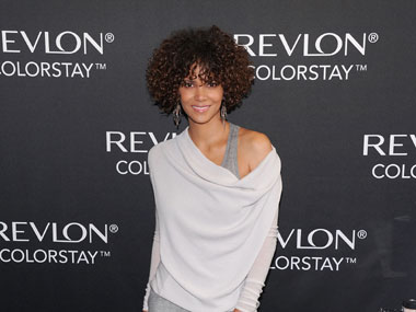 Halle Berry suffers head injury during fight sequence Halle Berry suffers head injury during fight sequence