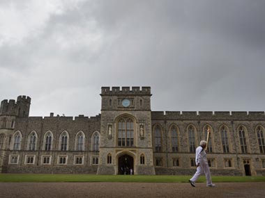 Olympic buzz takes off: London welcomes the flame Olympic buzz takes off: London welcomes the flame