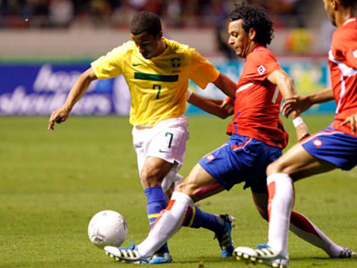 EPL: Man United chasing Lucas; Everton's Cahill off to MLS