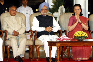 Pranab-da has left more ticking bombs for Manmohan Pranab-da has left more ticking bombs for Manmohan