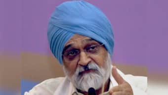 No chance of 7.6 percent growth, admits Montek