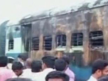 Short circuit started fire in Tamil Nadu Express Short circuit started fire in Tamil Nadu Express