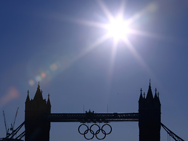 Man dives off Tower Bridge in Olympic taxi protest Man dives off Tower Bridge in Olympic taxi protest