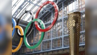 Streaker tries to disrupt Olympic torch relay