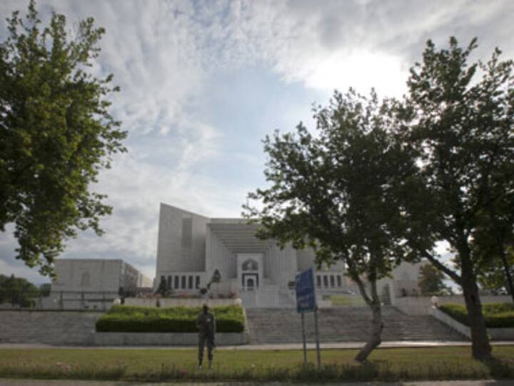 Pak refutes SC order to reopen graft case against Zardari