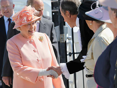 Queen, James Bond in last minute dash to light Olympic cauldron Queen, James Bond in last minute dash to light Olympic cauldron