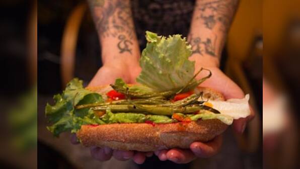 Needles found in sandwiches on US airplane