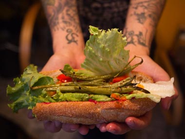 Needles found in sandwiches on US airplane Needles found in sandwiches on US airplane