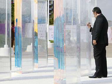 Syrian delegation signs Olympic 'truce wall' Syrian delegation signs Olympic 'truce wall'