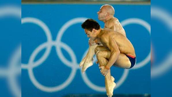 Police investigate Twitter slur to UK diver