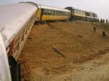 Kasara train collision: Traffic to be normal by tomorrow Kasara train collision: Traffic to be normal by tomorrow