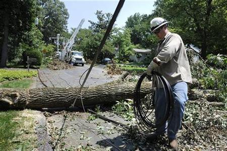 Huge swaths of U.S. swelter amid prolonged outages, new storms Huge swaths of U.S. swelter amid prolonged outages, new storms