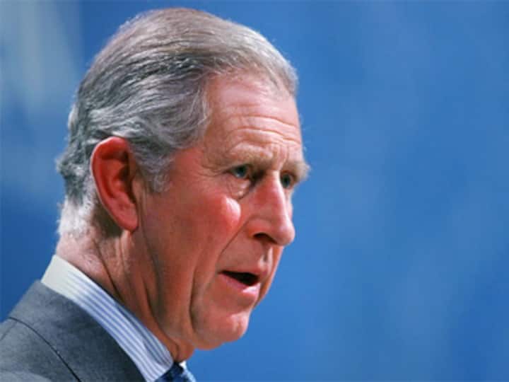 Come, kiss Prince Charles, the frog Come, kiss Prince Charles, the frog