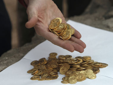 Kingpin of fake coin racket held; counterfeit coins of Rs 5 worth Rs 8,500 seized Kingpin of fake coin racket held; counterfeit coins of Rs 5 worth Rs 8,500 seized