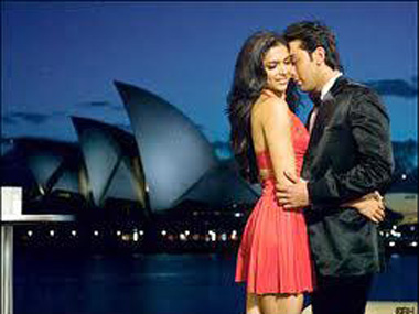 No awkwardness with Ranbir, says Deepika No awkwardness with Ranbir, says Deepika