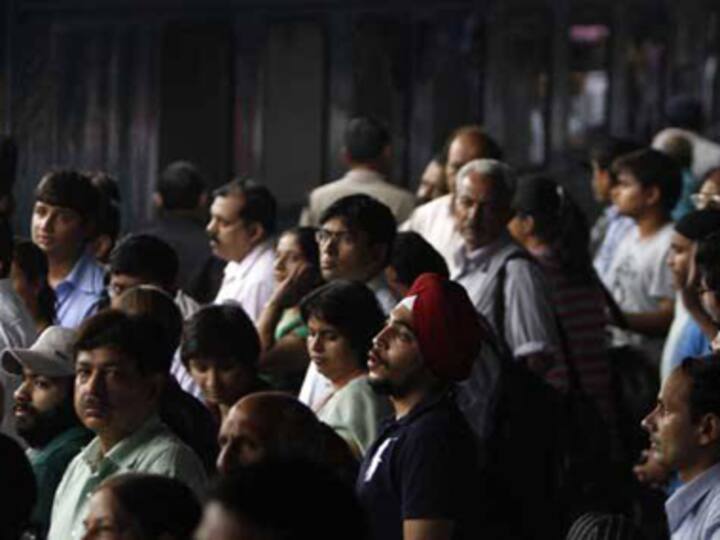 Delhi Metro comes to standstill after power grid crash