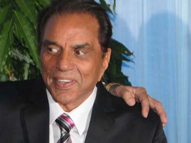 Viral video: Why journos shouldn't mess with Dharmendra Viral video: Why journos shouldn't mess with Dharmendra