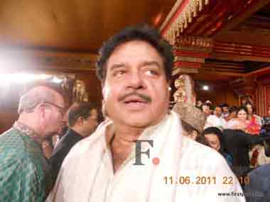 Dad's hale and hearty: Sonakshi Sinha Dad's hale and hearty: Sonakshi Sinha