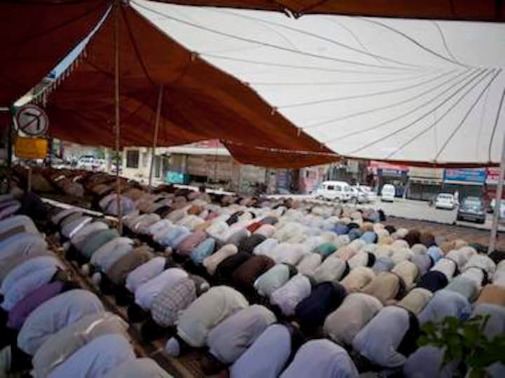 China bans Ramadan fasting, restricts students from entering mosques