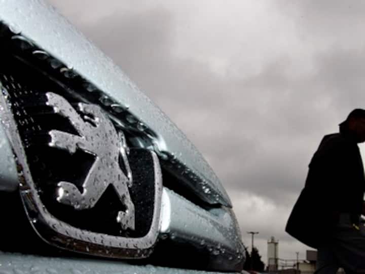 Mounting losses force Peugeot to cut 8,000 jobs