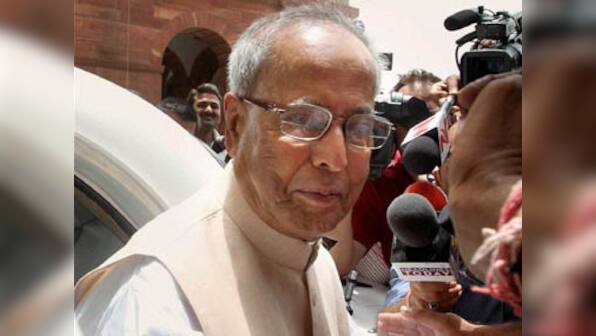 Pranab says old leaders should make way for younger ones 