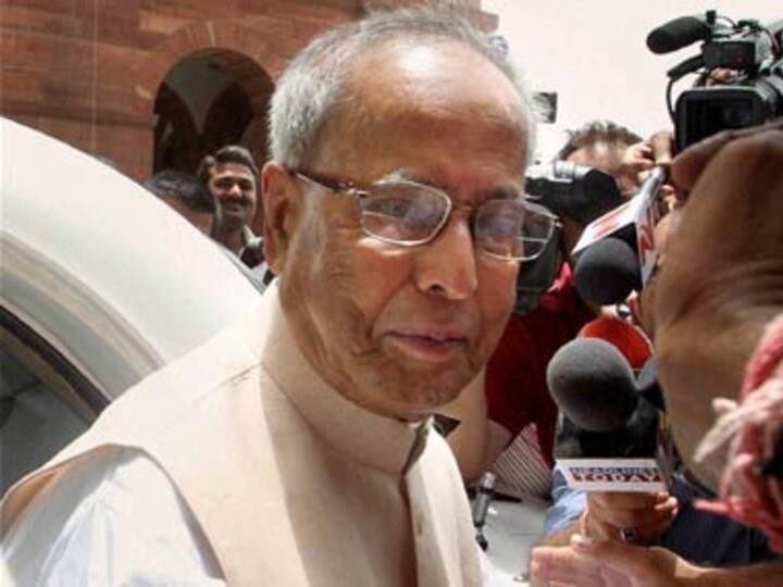 Pranab says old leaders should make way for younger ones 