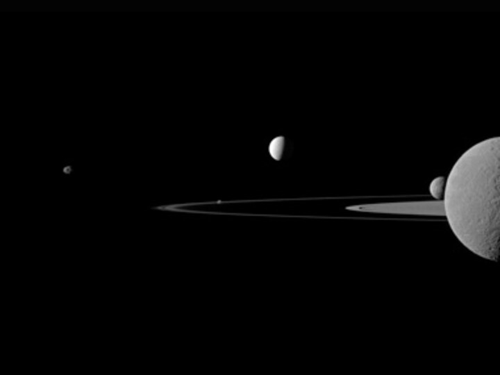 Avalanches on Saturn's moon can explain landslides on Earth