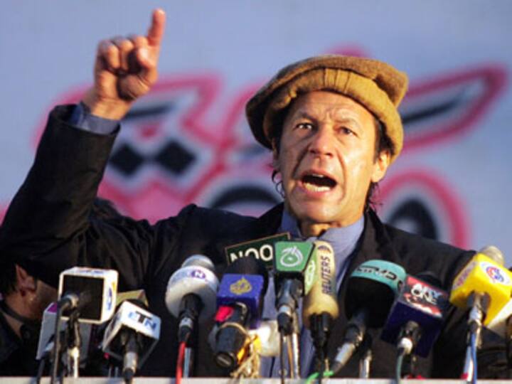 Top Tehrik-e-Insaaf leader's brother quits, joins PPP