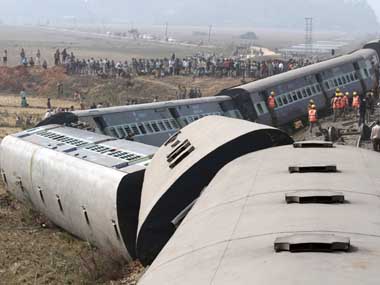Train collision near Nashik, 3 killed, 31 injured Train collision near Nashik, 3 killed, 31 injured