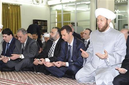 Syria's Assad makes rare appearance for Eid prayers Syria's Assad makes rare appearance for Eid prayers