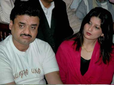 Over Rs 1 cr, jewellery recovered from Fiza's house Over Rs 1 cr, jewellery recovered from Fiza's house