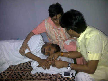 Kejriwal refuses hospitalisation, slams Delhi Police Kejriwal refuses hospitalisation, slams Delhi Police