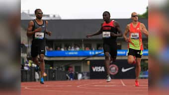 Manteo Mitchell finishes relay with broken leg